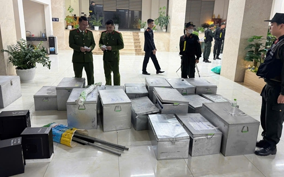 Đồng loạt khám xét trụ sở, nơi ở, bắt giám đốc Hoàng Văn Cường