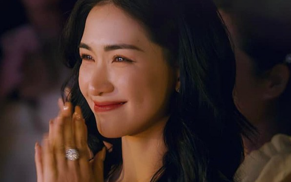 Bạn trai Hòa Minzy gia thế khủng, đào lại clip cũ, ánh mắt nhìn bạn gái gây sốt