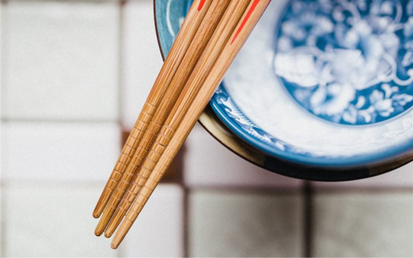 Gia đình 4 người lần lượt qua đời vì ung thư: Đũa có 2 dấu hiệu này có thể thành "ổ độc tố", ăn phải 1mg cũng đủ gây bệnh