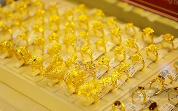 Giá vàng loay hoay tìm điểm tựa khi USD và lãi suất gây sức ép