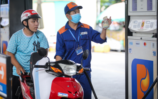 Cập nhật giá xăng dầu chiều hôm nay 9/3/2026: Xăng RON95 ở mức 27.047 đồng/lít, dầu Brent trên 100 USD/thùng