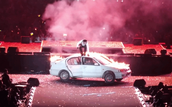 Siêu xe của SOOBIN bốc cháy ngùn ngụt, cả chục ngàn người há hốc