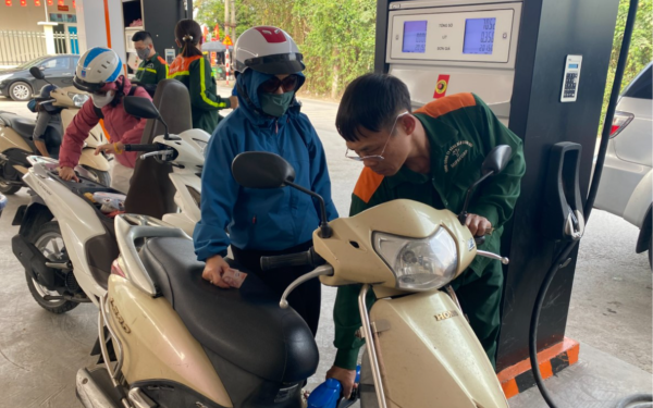 Giá xăng dầu sẽ được điều chỉnh sau ngày giá cơ sở tăng từ 7%