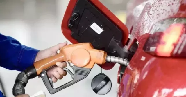 Dầu thô vượt 100 USD/thùng, dự báo giá xăng trong nước tiếp tục tăng