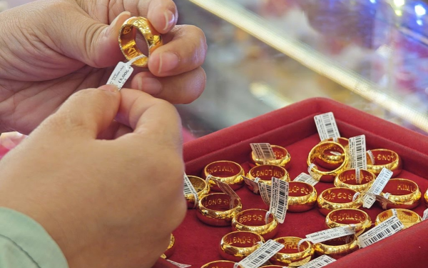 Giá vàng hôm nay 9/3: Giá giảm mạnh, người mua vàng nhẫn lỗ 9 triệu đồng/lượng sau 1 tuần