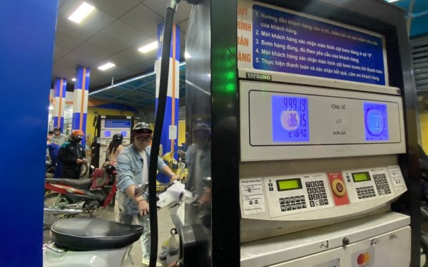 Giá xăng dầu của Việt Nam: Điều hành bám sát giá thế giới