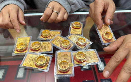 Giá vàng bất ngờ tăng vọt