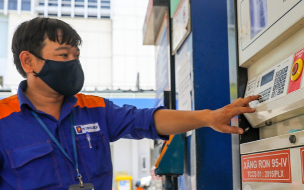 Dầu Brent vọt lên 119 USD rồi rớt về 92 USD chỉ trong một ngày: Giá xăng trong nước hiện ở mức nào?