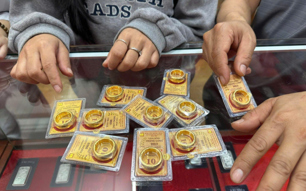 Giá vàng bất ngờ tăng vọt