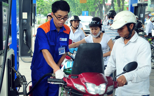 Nguy cơ giá xăng dầu tăng gây áp lực lạm phát: 3 kịch bản ứng phó