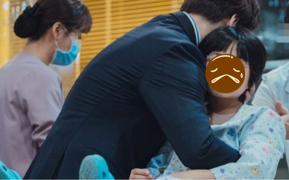 Bé trai 12 tuổi ung thư đại trực tràng giai đoạn cuối, bác sĩ: Bố mẹ là "ĐỒNG PHẠM", chiều quá hoá hại con