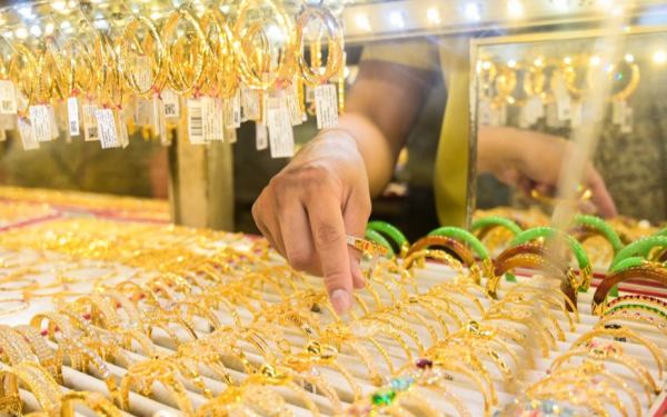 Giá vàng hôm nay 11/3/2026: Vàng thế giới tăng vọt, SJC và nhẫn trơn leo thang