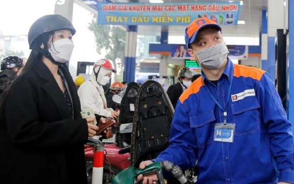Giá xăng dầu trong nước đồng loạt tăng, riêng dầu hỏa giảm, chi quỹ bình ổn