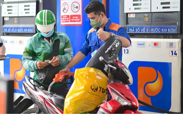 Giá xăng RON95-III giảm hơn 3.800 đồng/lít, dầu hỏa giảm gần 8.000 đồng/lít từ 22 giờ hôm nay 11/3