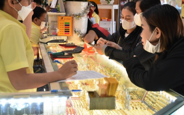 Giá vàng giảm mạnh 12/3