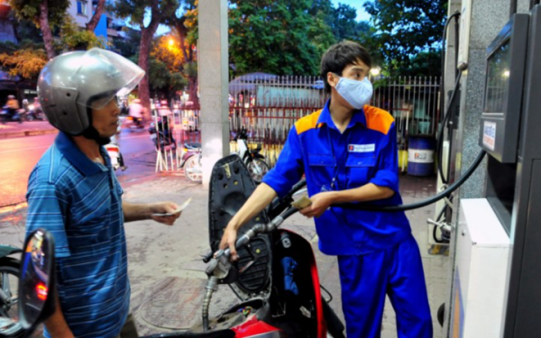 Vì sao giá xăng dầu giảm mạnh, có loại hạ tới gần 8.000 đồng/lít?