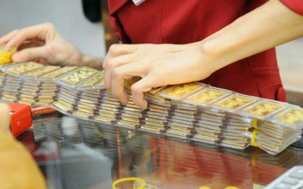 Giá vàng, giá bạc dồn dập giảm