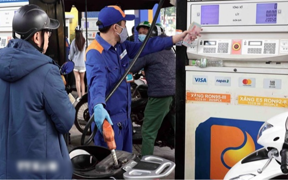 Giá xăng dầu hôm nay (13-3): Tăng vọt khi Iran tiếp tục đóng cửa eo biển Hormuz