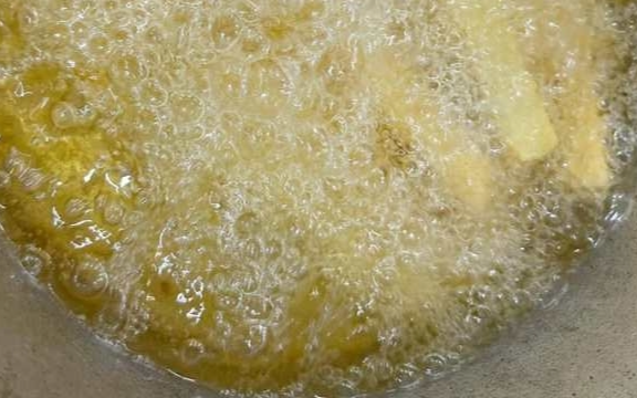 Bé 12 tuổi nhập viện nguy kịch vì được ông bà cho ăn món “vạn người mê” thay cơm