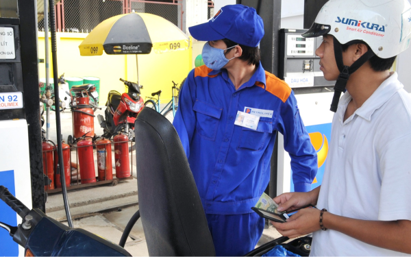 Xả mạnh quỹ bình ổn 4.000-5.000 đồng/lít, Bộ Công Thương nói rõ lý do giá xăng dầu vẫn tăng