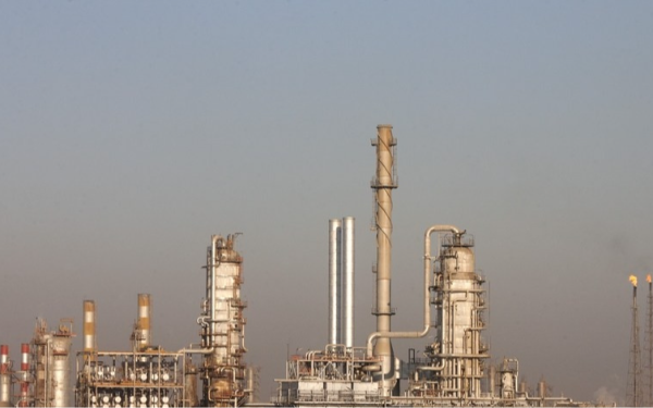 Giá dầu thế giới tăng vọt vượt 100 USD/thùng, áp lực lên giá xăng dầu trong nước