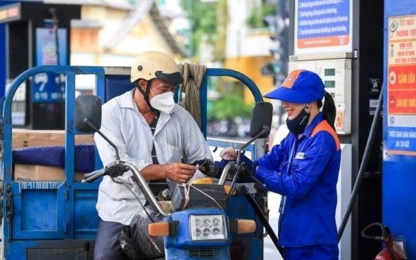 Giá xăng dầu hôm nay 13/3/2026: Xăng trong nước biến động trái chiều; dầu thế giới tăng sốc 9%