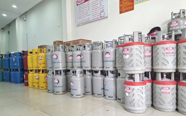 Vừa tăng 40.000 đồng/bình 12 kg, giá gas có thể tăng tiếp 70.000 đồng