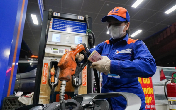 Xả quỹ bình ổn, giữ nguyên giá xăng