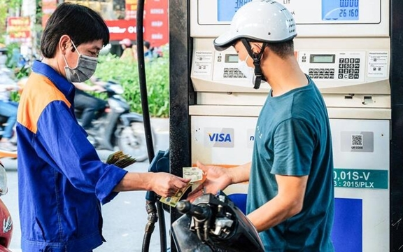 Giữ nguyên giá xăng dầu, tiếp tục chi mạnh quỹ bình ổn tới 5.000 đồng/lít