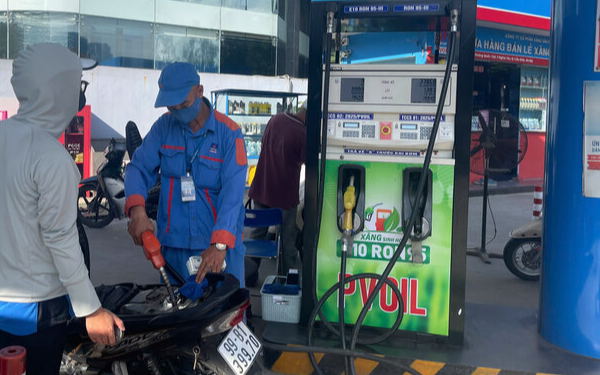 Giá xăng dầu hôm nay 15/3: Tiếp tục đi lên