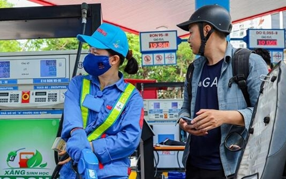 Quỹ bình ổn giá xăng dầu đủ hỗ trợ trong 15 ngày, Bộ Công Thương nêu đề xuất