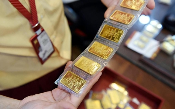 Giá vàng bạc giảm không ngừng