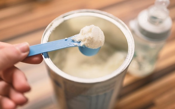 Singapore thu hồi thêm 2 loại sữa công thức vì phát hiện độc tố