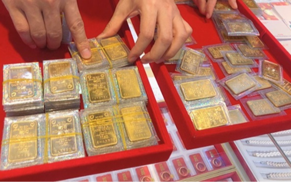 Giá vàng hôm nay 16/3: Vàng nhẫn tụt dốc, mất mốc 180 triệu/lượng
