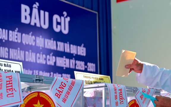 Sau khi bỏ phiếu xong, người dân không nên đăng ảnh thẻ cử tri lên mạng