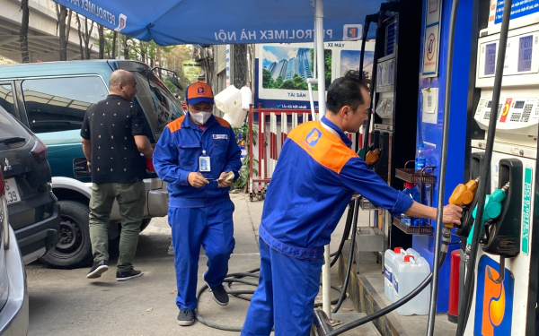 Giá xăng dầu cập nhật mới nhất: Dầu thô tiếp đà tăng