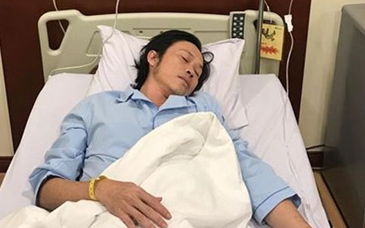 Xôn xao hình ảnh nghệ sĩ Hoài Linh một mình xuất hiện ở bệnh viện