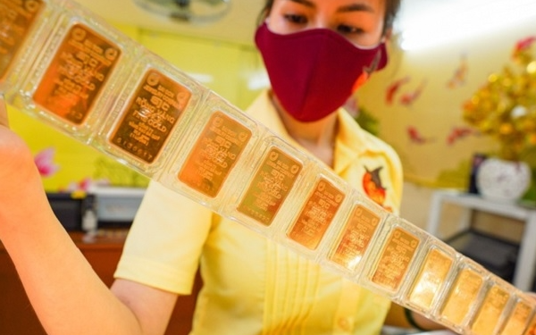 Giá vàng thế giới giảm mạnh, vàng trong nước lại tăng, đắt hơn 24,8 triệu