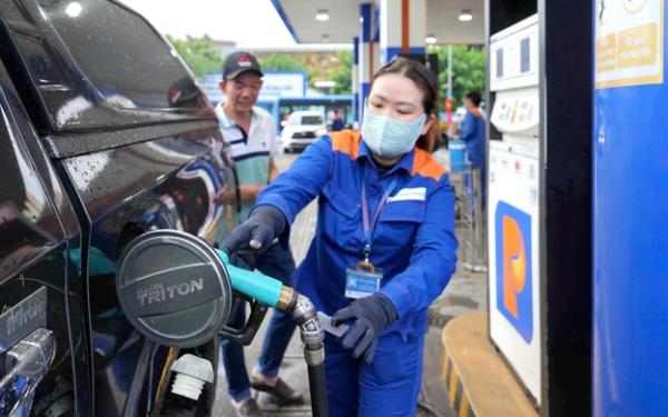 Giá xăng dầu hôm nay 17/3: Điều chỉnh giảm