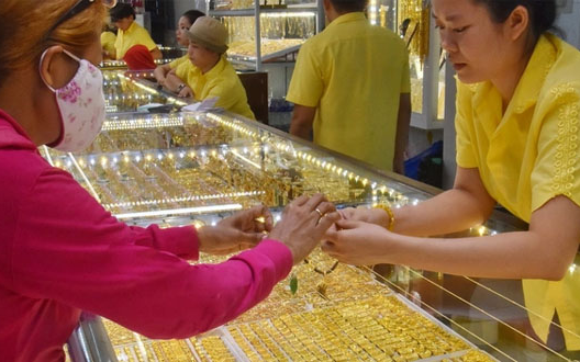 Giá vàng neo cao, người mua lãi đậm sau 2 năm "đu đỉnh" vàng nhẫn