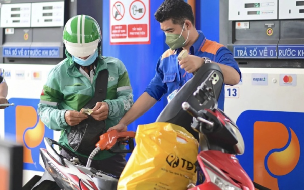 Giá xăng dầu hôm nay 18/3: Tăng trở lại, ngày mai xăng dầu trong nước điều chỉnh giá