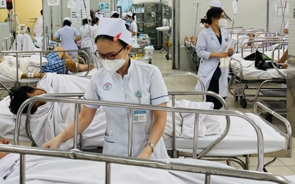 Một bệnh tăng sốc, TP.HCM cảnh báo ‘sóng dịch’