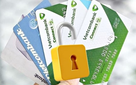 Những loại giấy tờ nào bị Vietcombank, VietinBank, Agribank, BIDV ngừng chấp nhận, sẽ bị khóa tài khoản ngân hàng