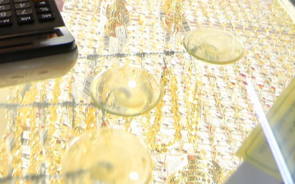 Giá vàng hôm nay, 18-3: Tiếp tục lao xuống