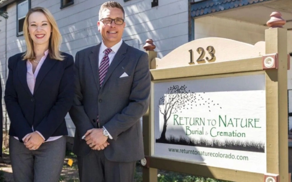 Nhận tiền lo hậu sự cho người đã khuất, cặp vợ chồng lại bỏ mặc gần 190 thi thể phân hủy suốt nhiều năm trong kho ở Mỹ