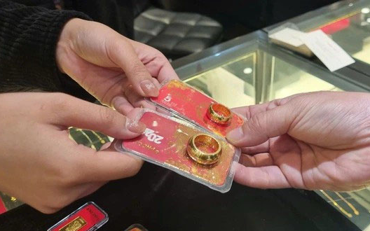 Giá vàng ngày 19/3: Vàng thế giới lao dốc, trong nước vàng nhẫn tiếp đà giảm