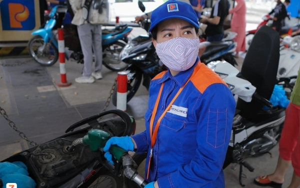 Vì sao giá xăng tăng vượt 30.000 đồng/lít