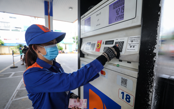 Giá xăng dầu hôm nay 20/3: Căng thẳng hạ nhiệt, dầu thô lao dốc, giá xăng dầu trong nước tăng