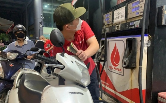 Giá xăng dầu đồng loạt tăng mạnh, có loại tăng gần 9.000 đồng/lít
