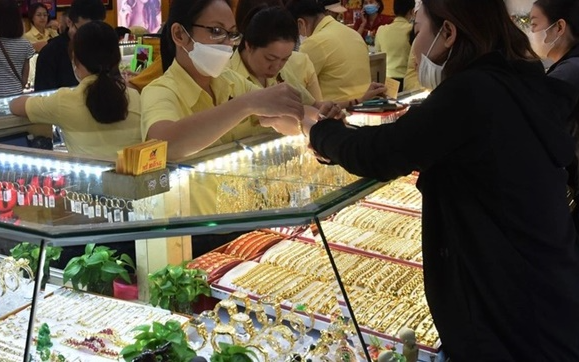 Giá vàng hôm nay, 19-3: Vàng thế giới giảm sâu 183 USD